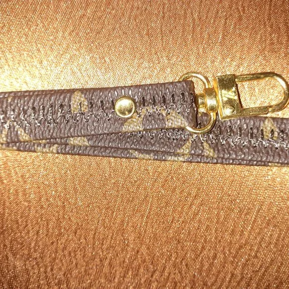 LOUIS VUITTON LV MONOGRAM ZIPPY WALLET - Picture 10 of 10